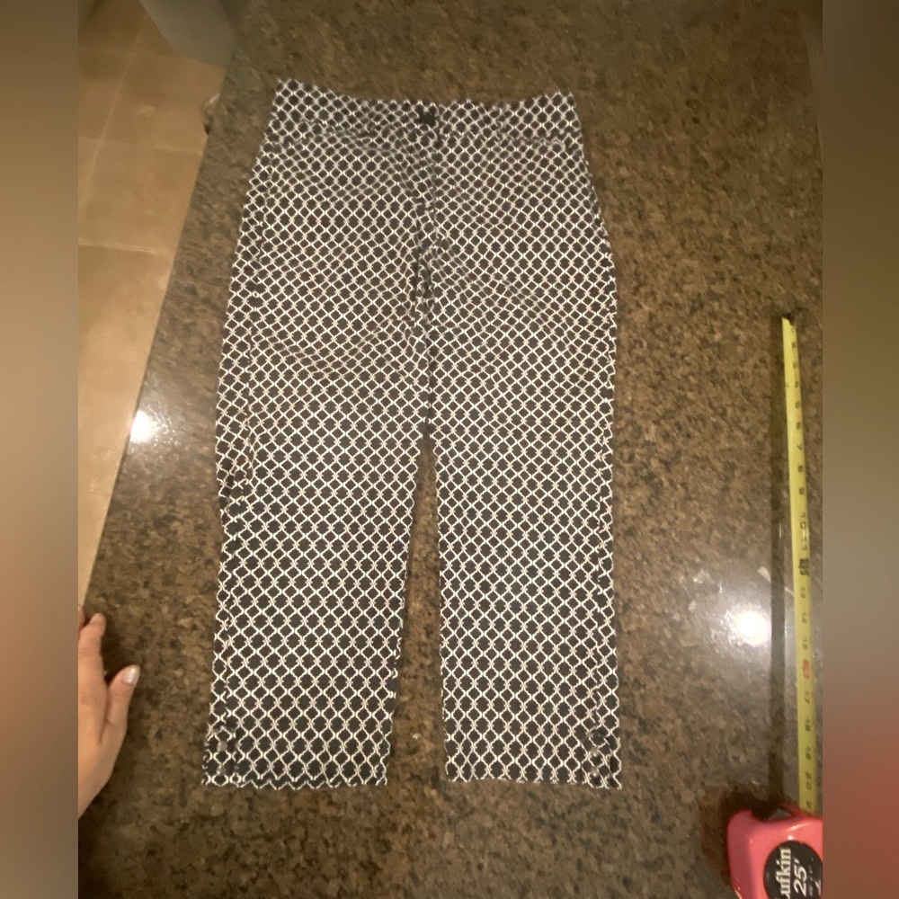COUNTERPARTS black &!white pattern calve length pants size 6!